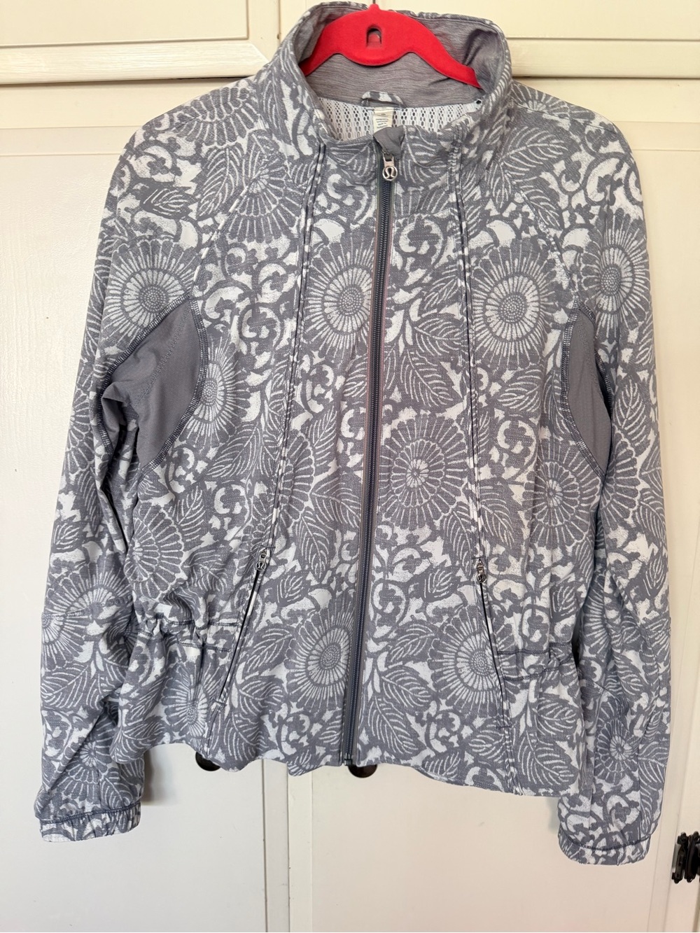 Women’s Floral Pattern Gray Zip Front Jacket
